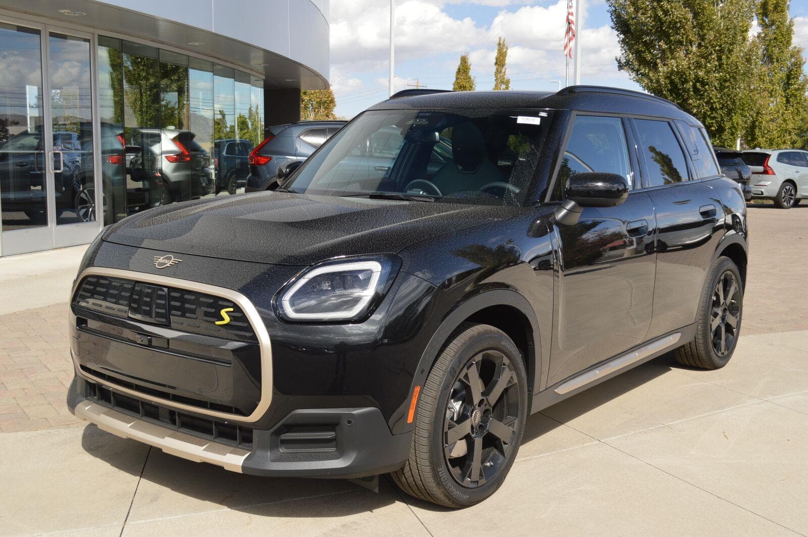2025 Mini Countryman SE — photo 1 of 12