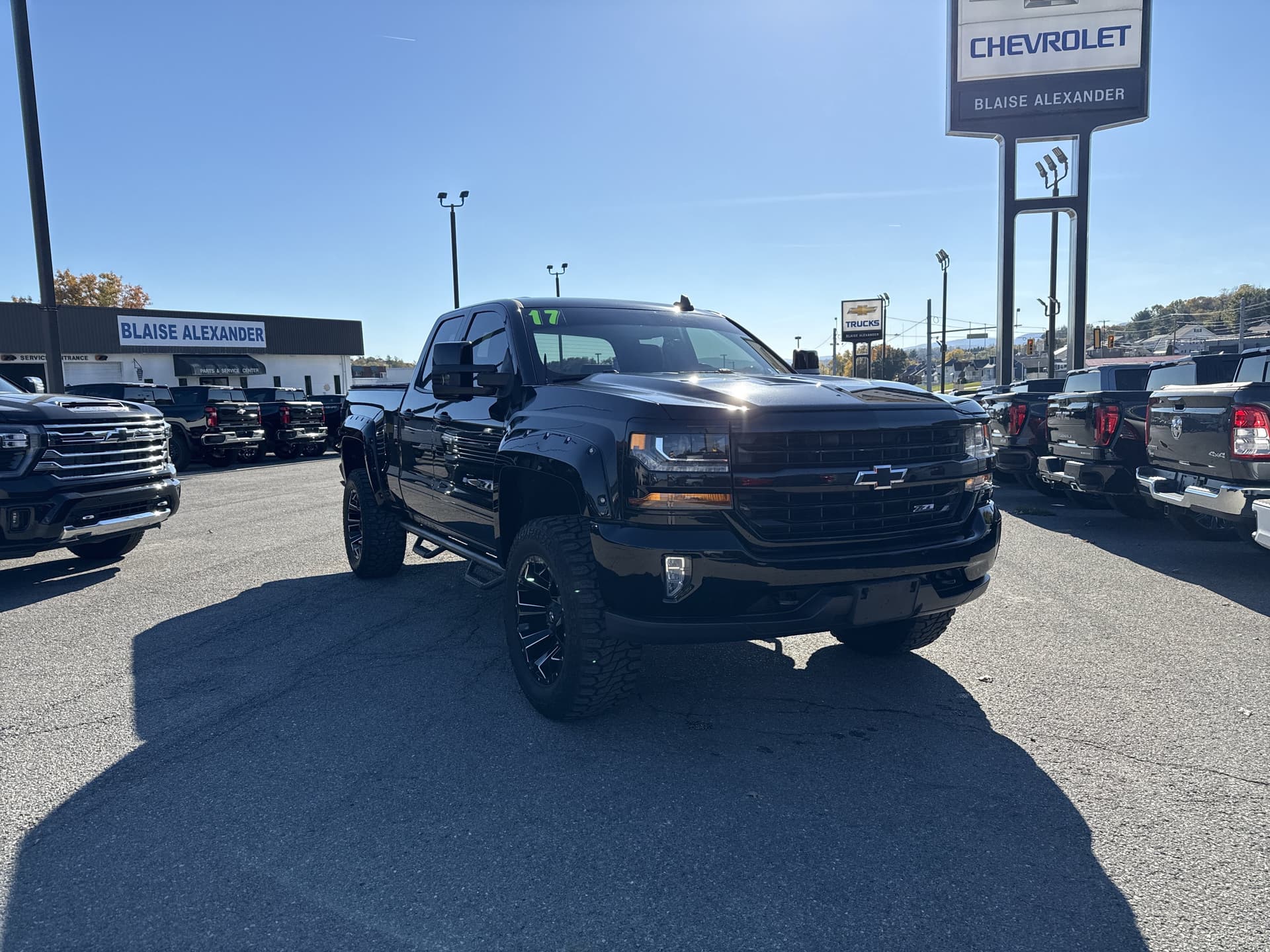 2017 Chevrolet Silverado 1500 LT — photo 1 of 28
