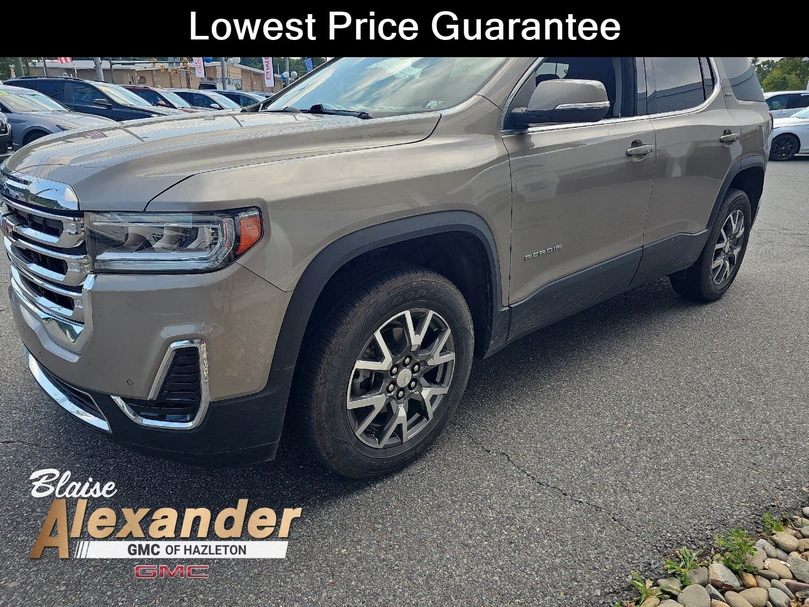 2023 GMC Acadia SLE — photo 1 of 11