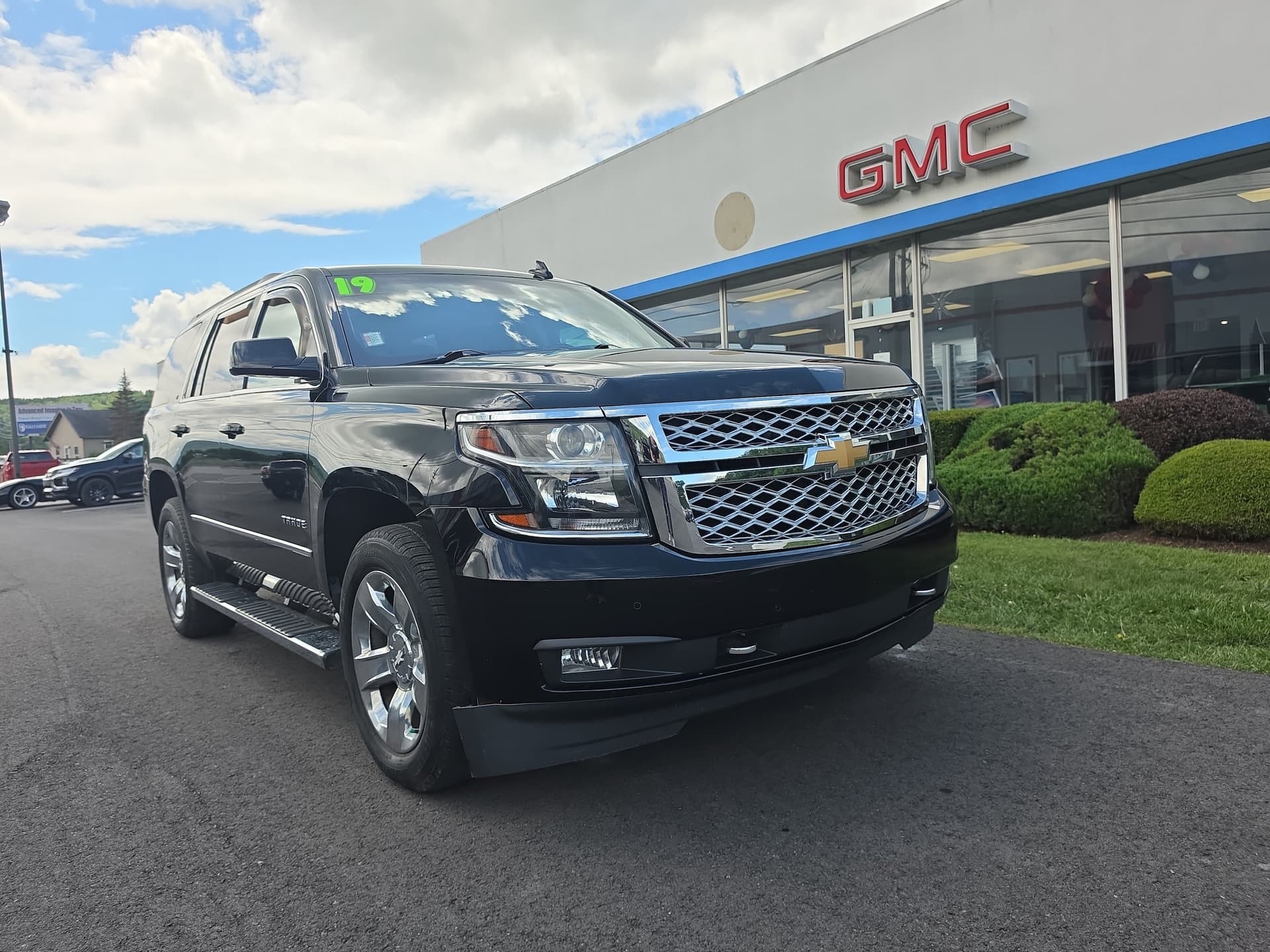 2019 Chevrolet Tahoe LT — photo 1 of 38
