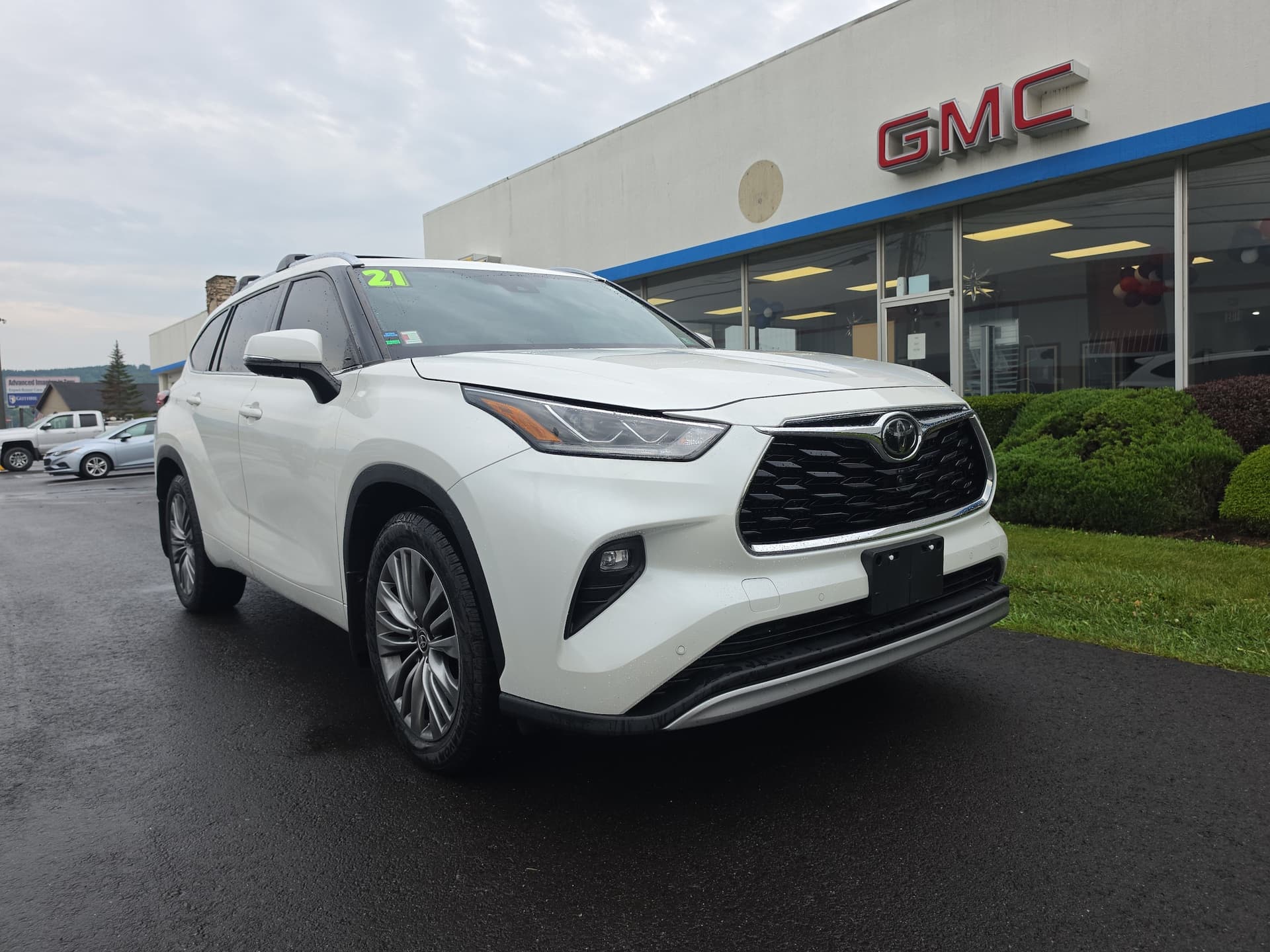2021 Toyota Highlander Platinum — photo 1 of 36