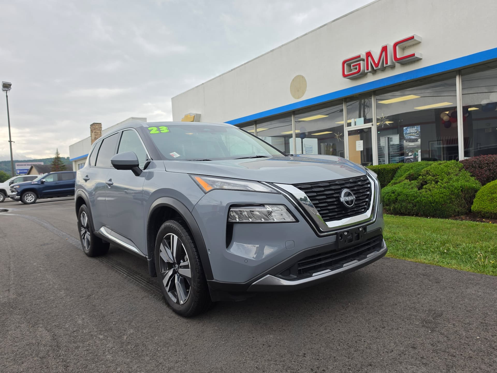 2023 Nissan Rogue SL — photo 1 of 31