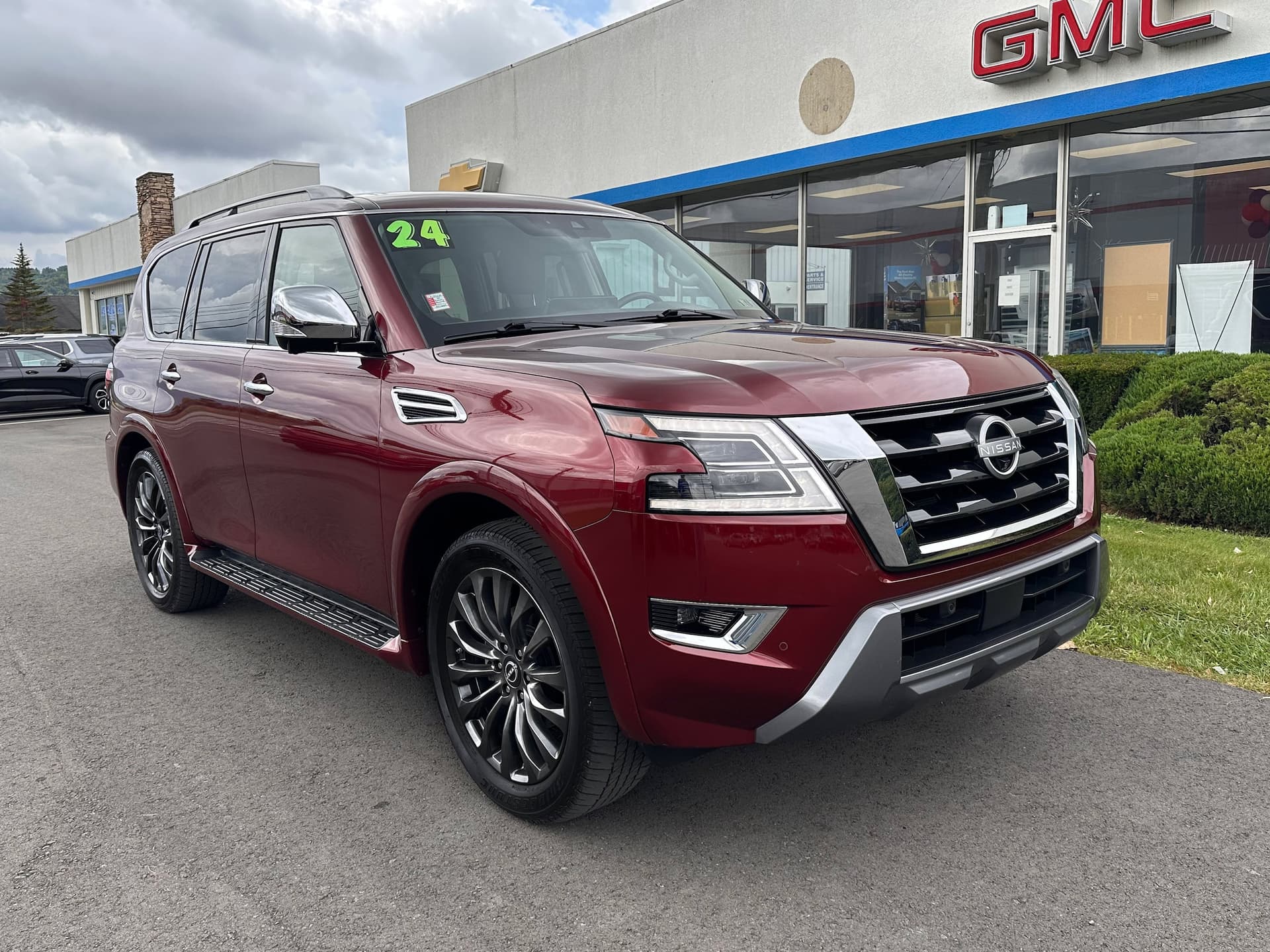 2024 Nissan Armada Platinum — photo 1 of 38
