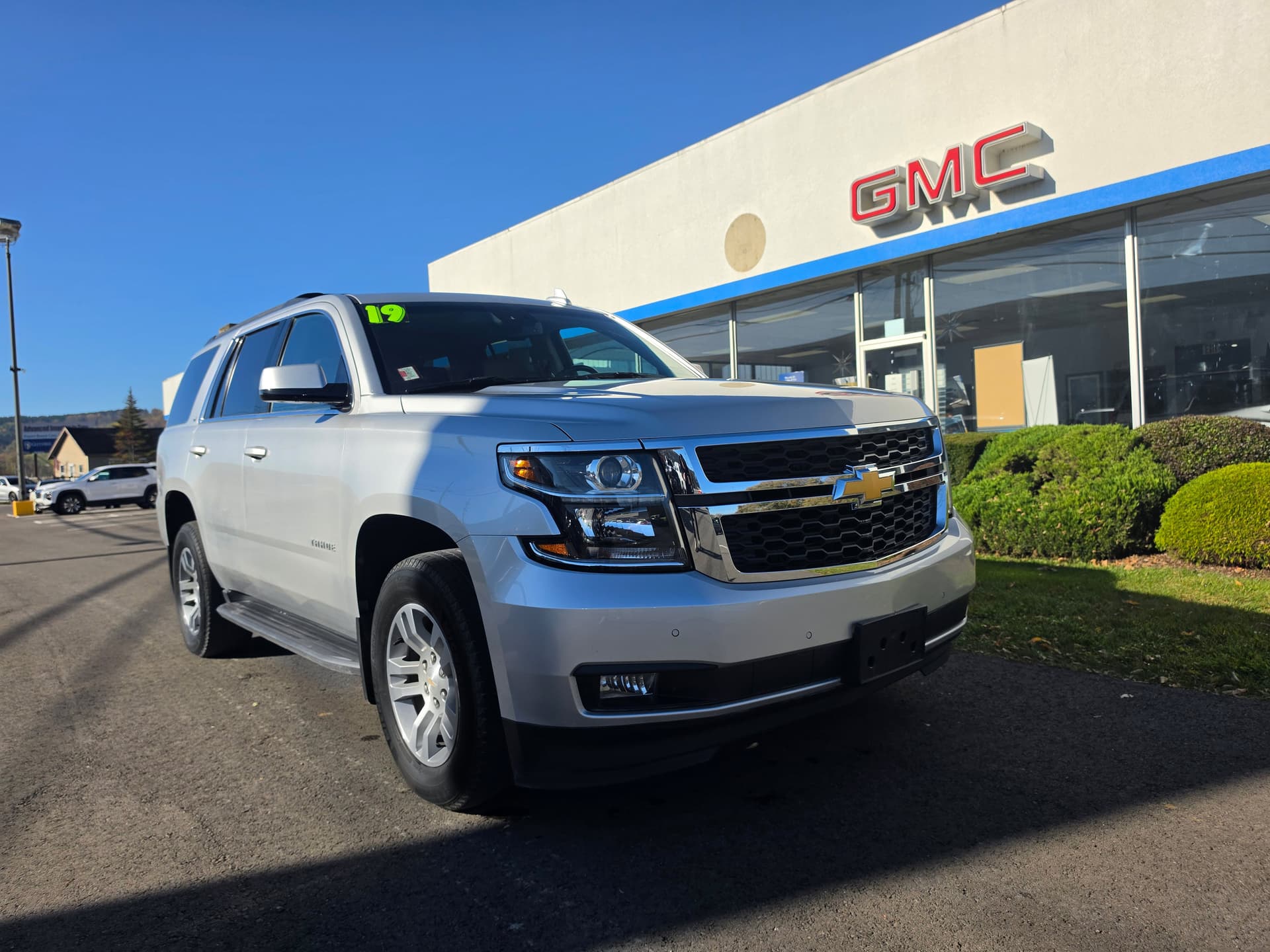 2019 Chevrolet Tahoe LT — photo 1 of 39
