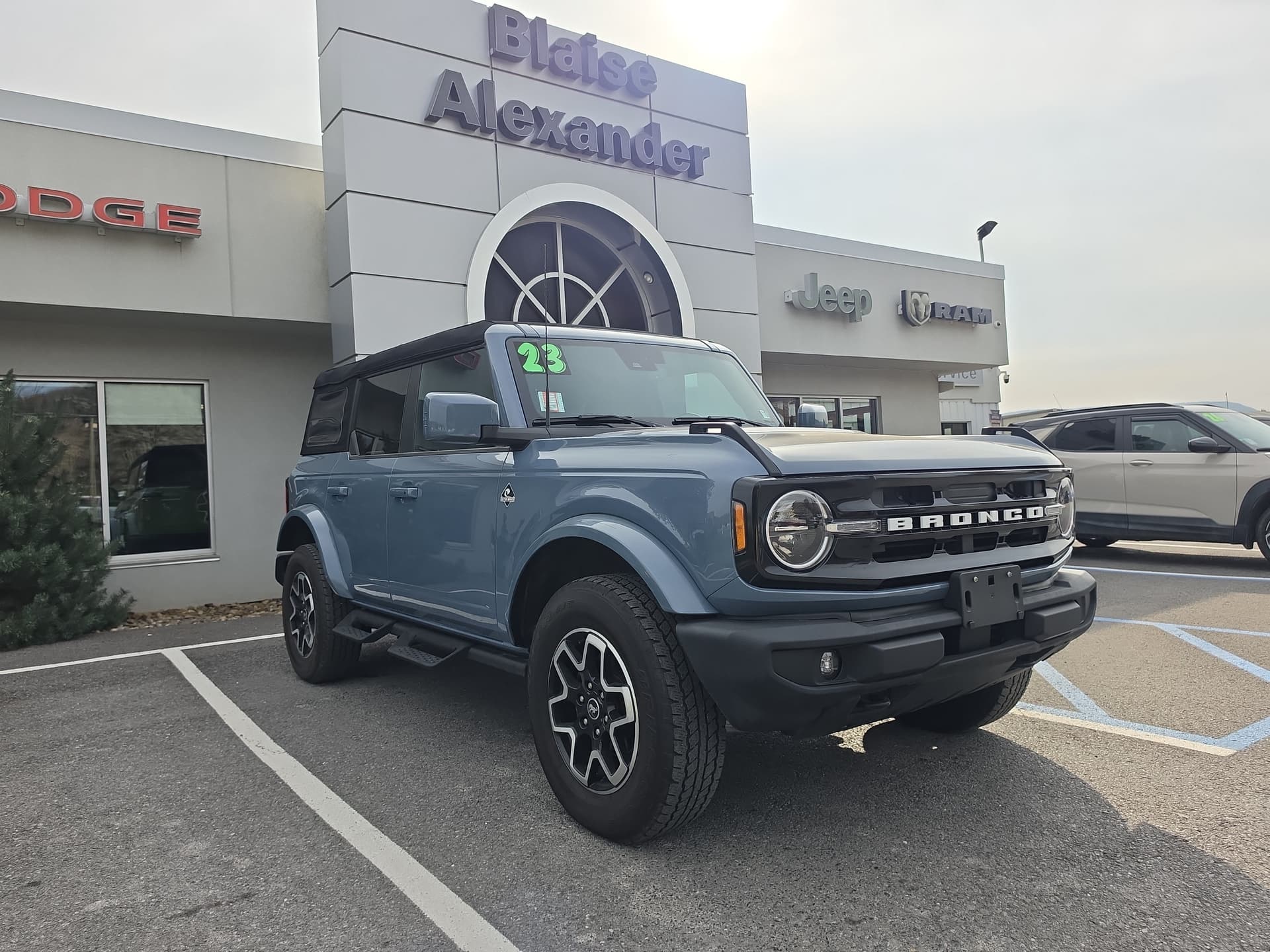 2023 Ford Bronco Base — photo 1 of 36