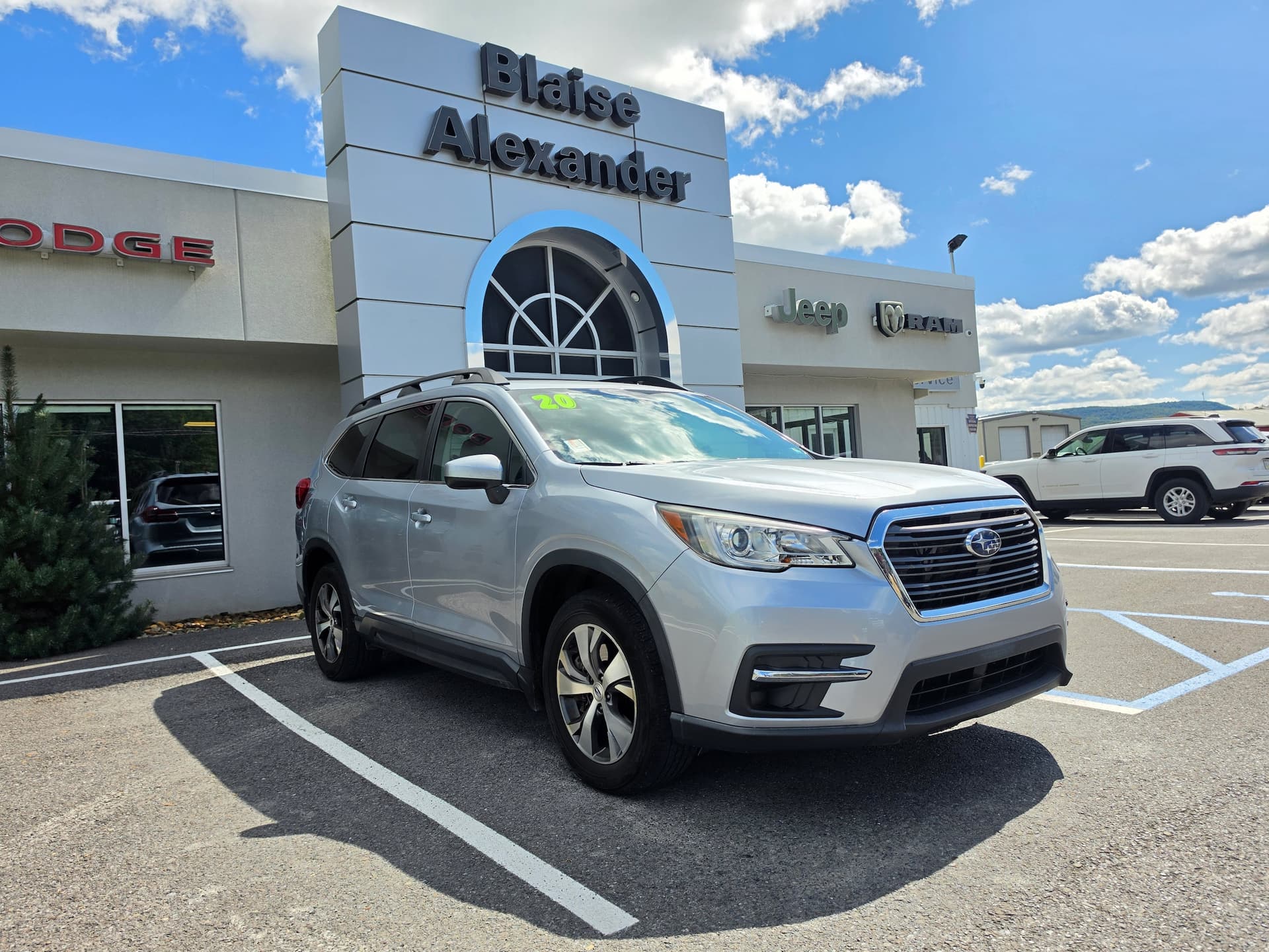 2020 Subaru Ascent Premium — photo 1 of 31