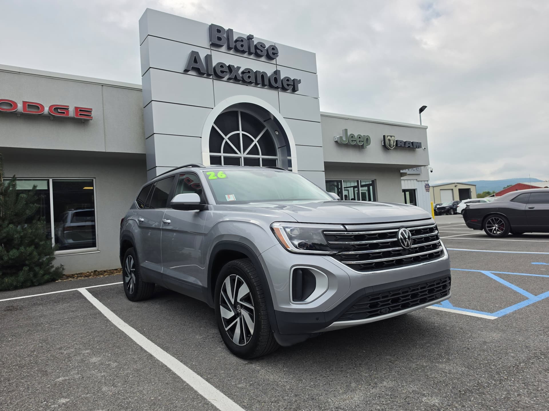 2026 Volkswagen Atlas SE w/Technology — photo 1 of 37