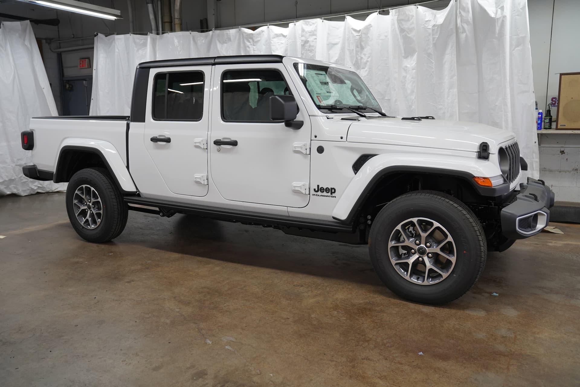 2026 Jeep Gladiator SPORT S 4X4 — photo 1 of 38
