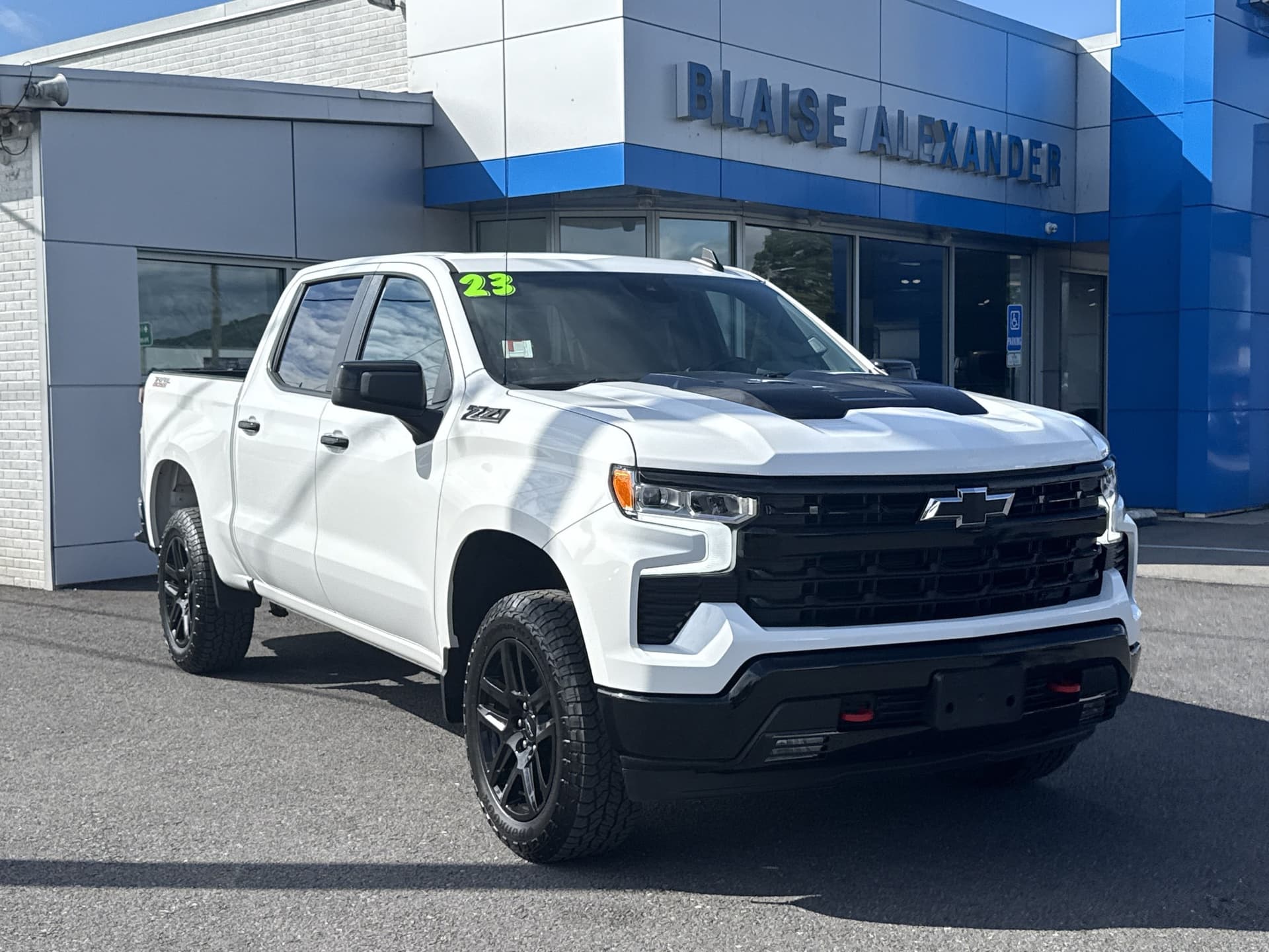 2023 Chevrolet Silverado 1500 LT Trail Boss — photo 1 of 31