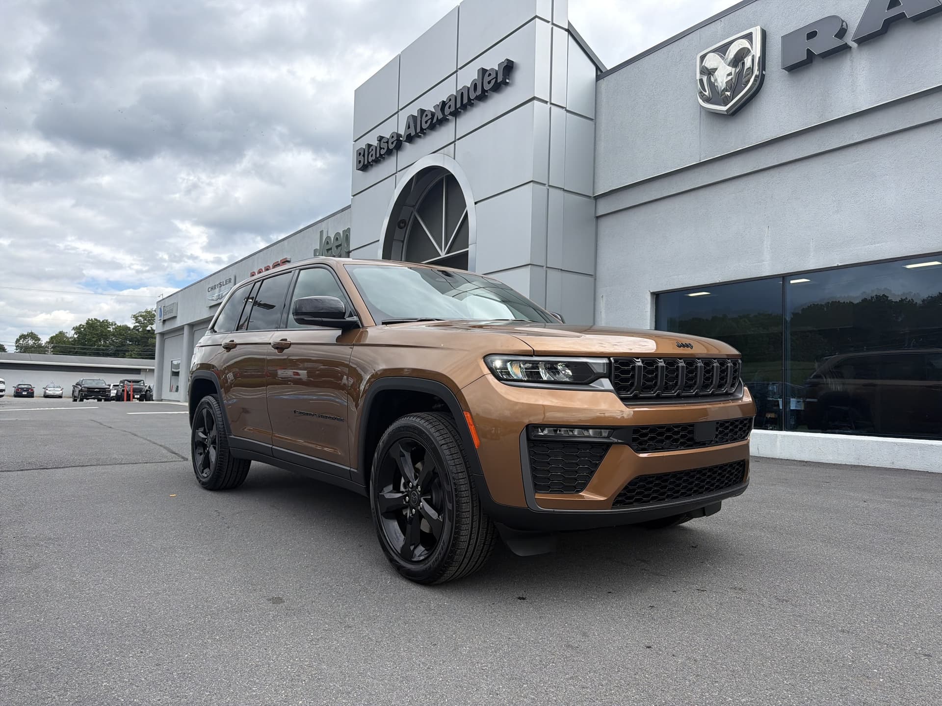 2027 Jeep Grand Cherokee Limited — photo 1 of 46