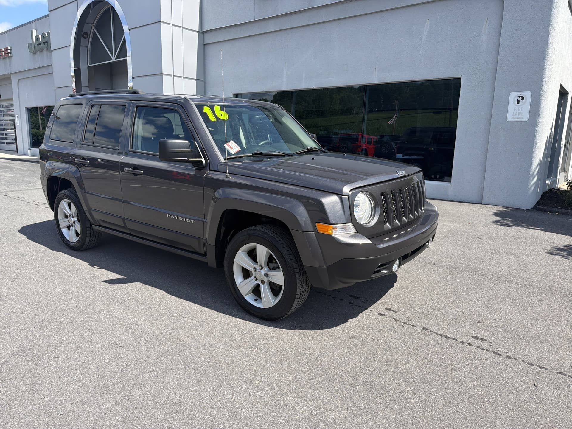 2016 Jeep Patriot Latitude 4x4 — photo 1 of 28