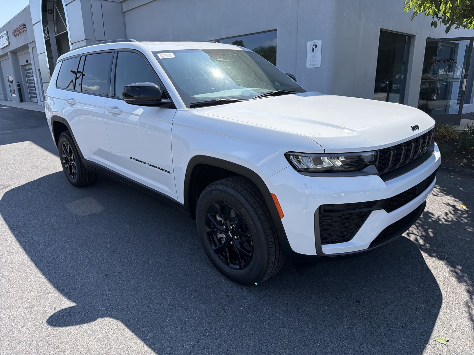2026 Jeep Grand Cherokee L LAREDO ALTITUDE 4X4 — photo 1 of 39