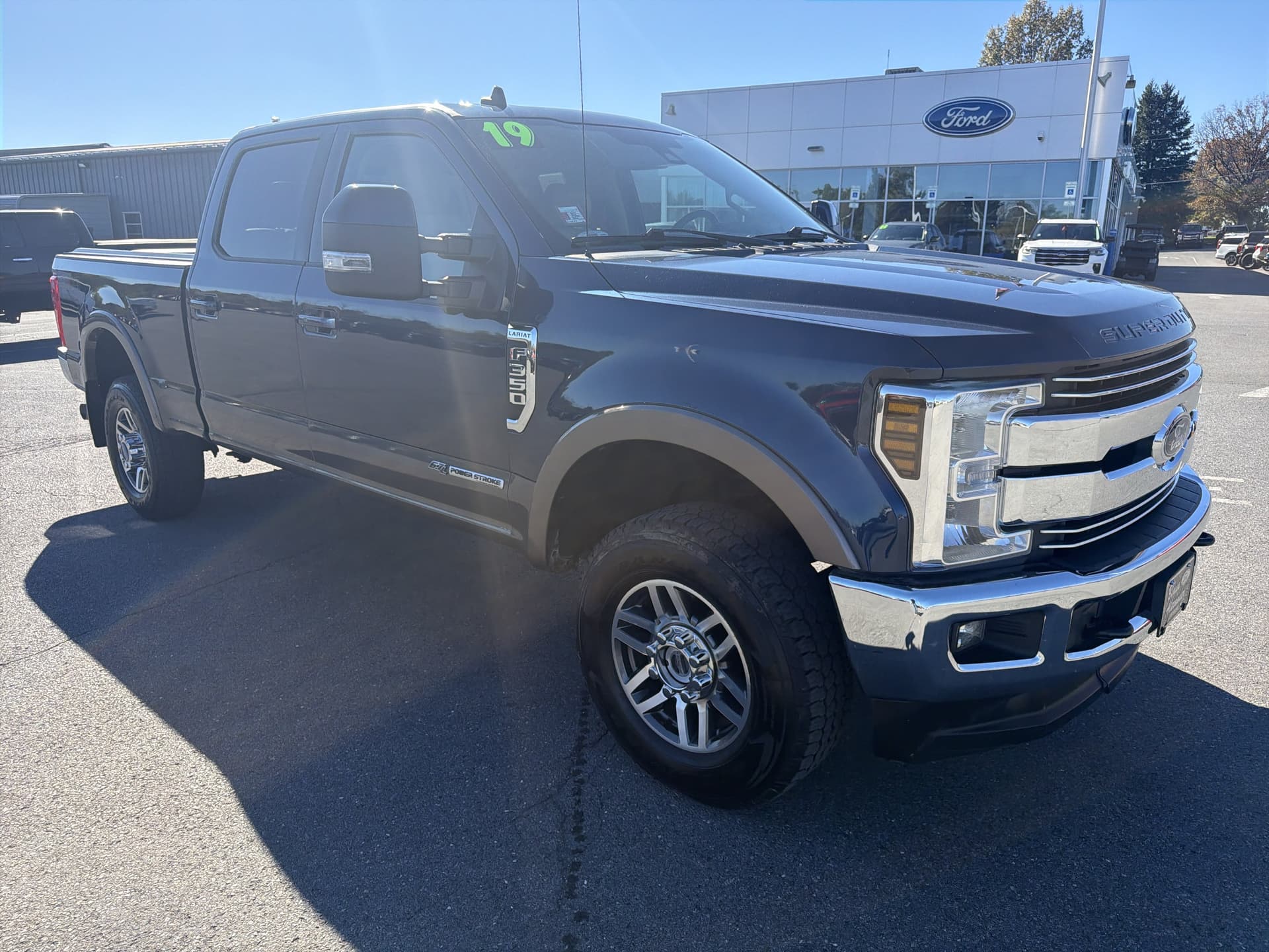 2019 Ford Super Duty F-350 SRW LARIAT — photo 1 of 31