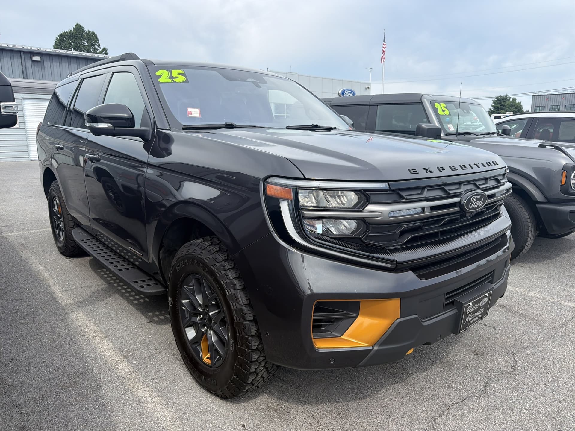 2025 Ford Expedition Tremor — photo 1 of 28
