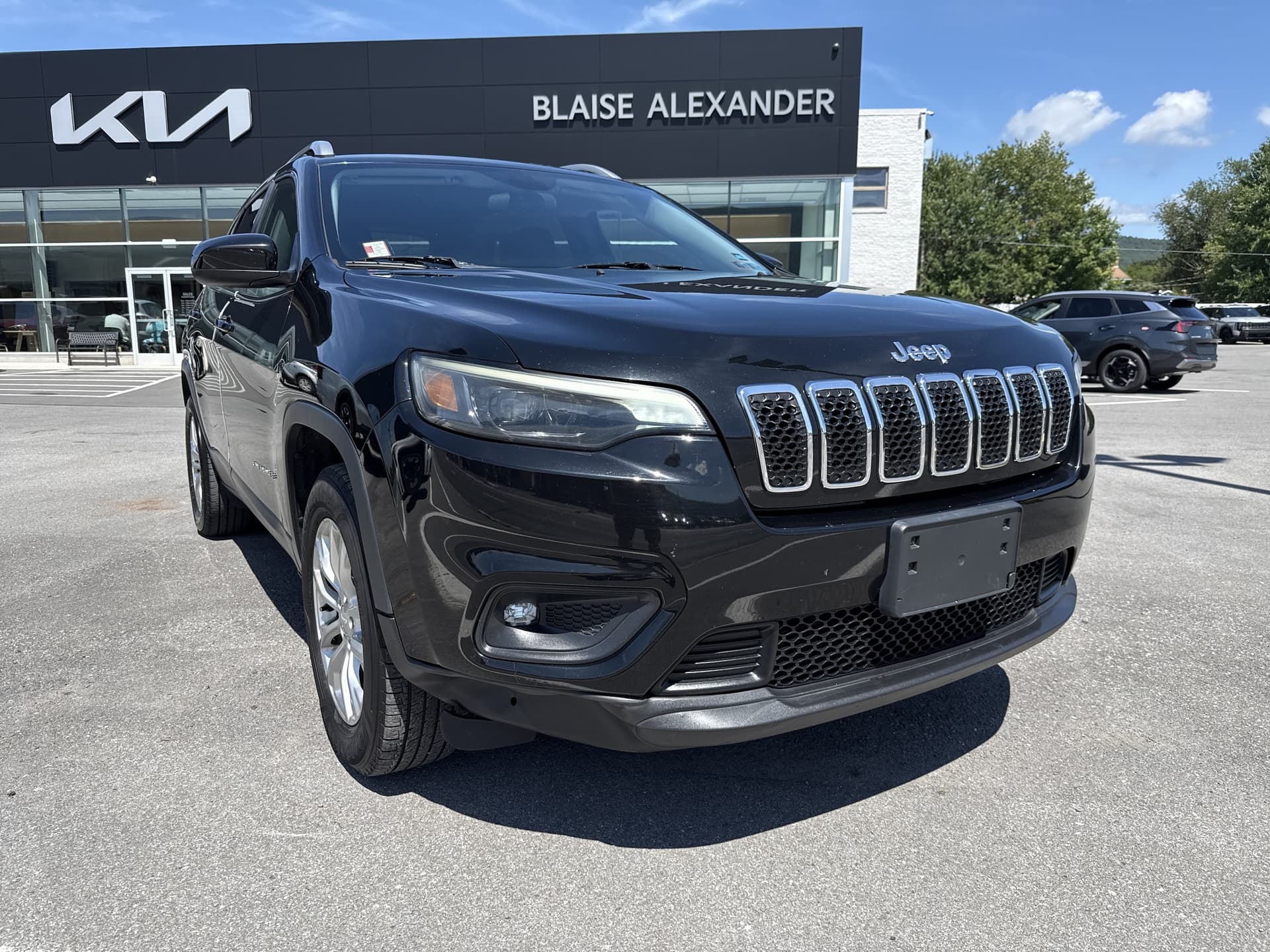 2019 Jeep Cherokee Latitude 4x4 — photo 1 of 27
