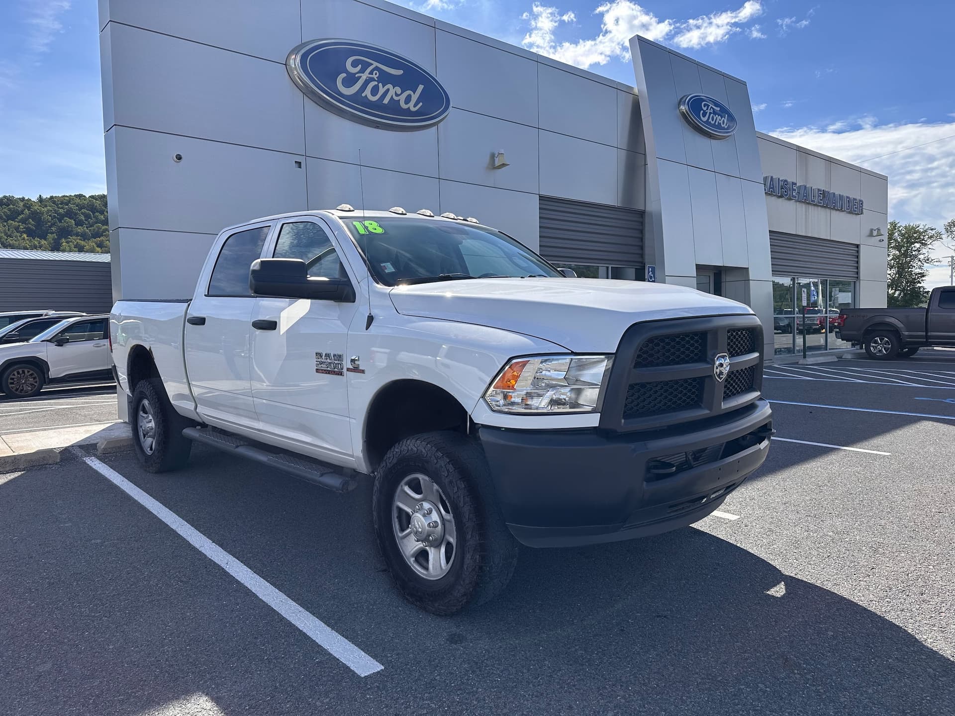 2018 RAM 2500 Tradesman — photo 1 of 12