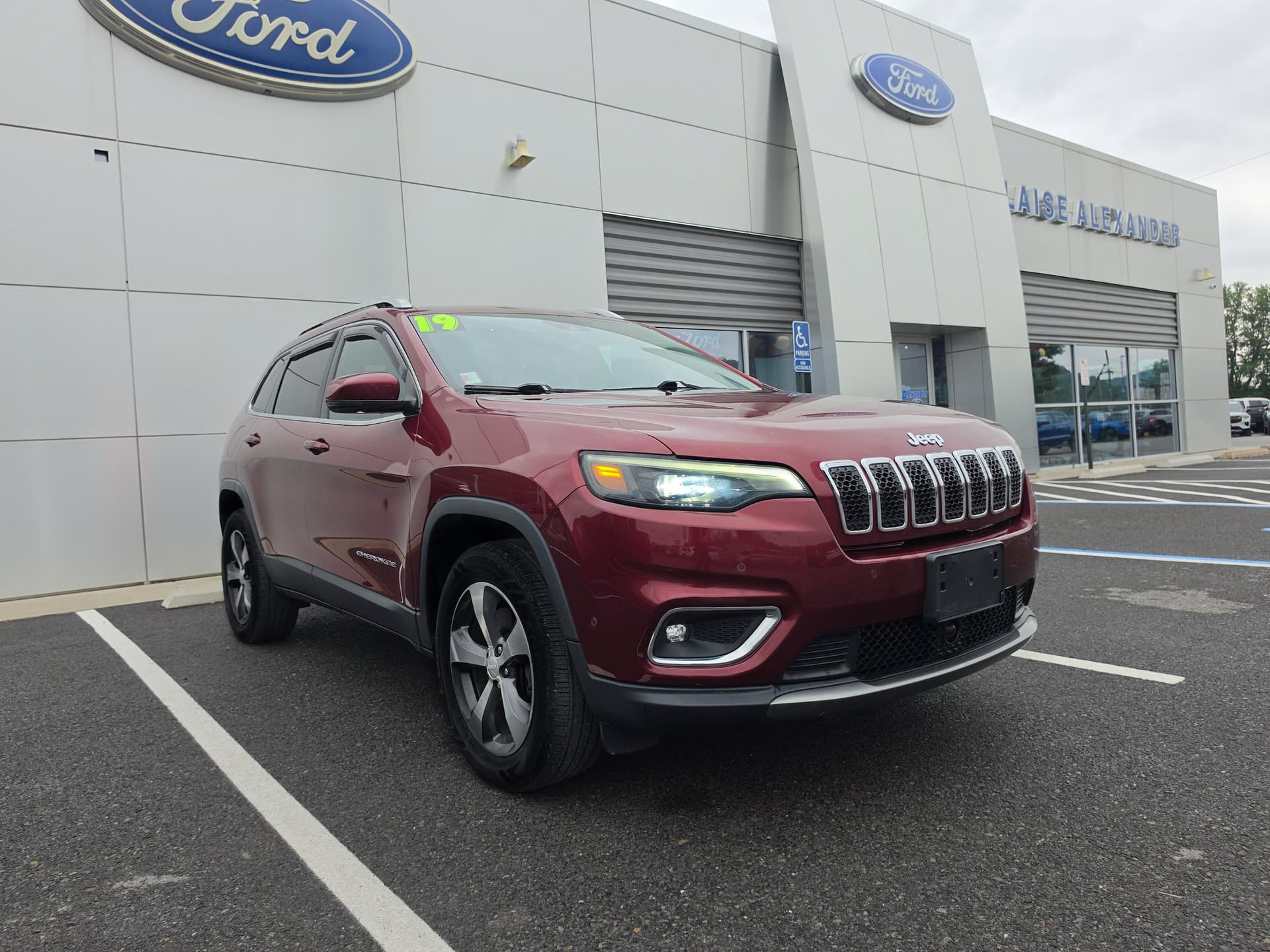 2019 Jeep Cherokee Limited — photo 1 of 36