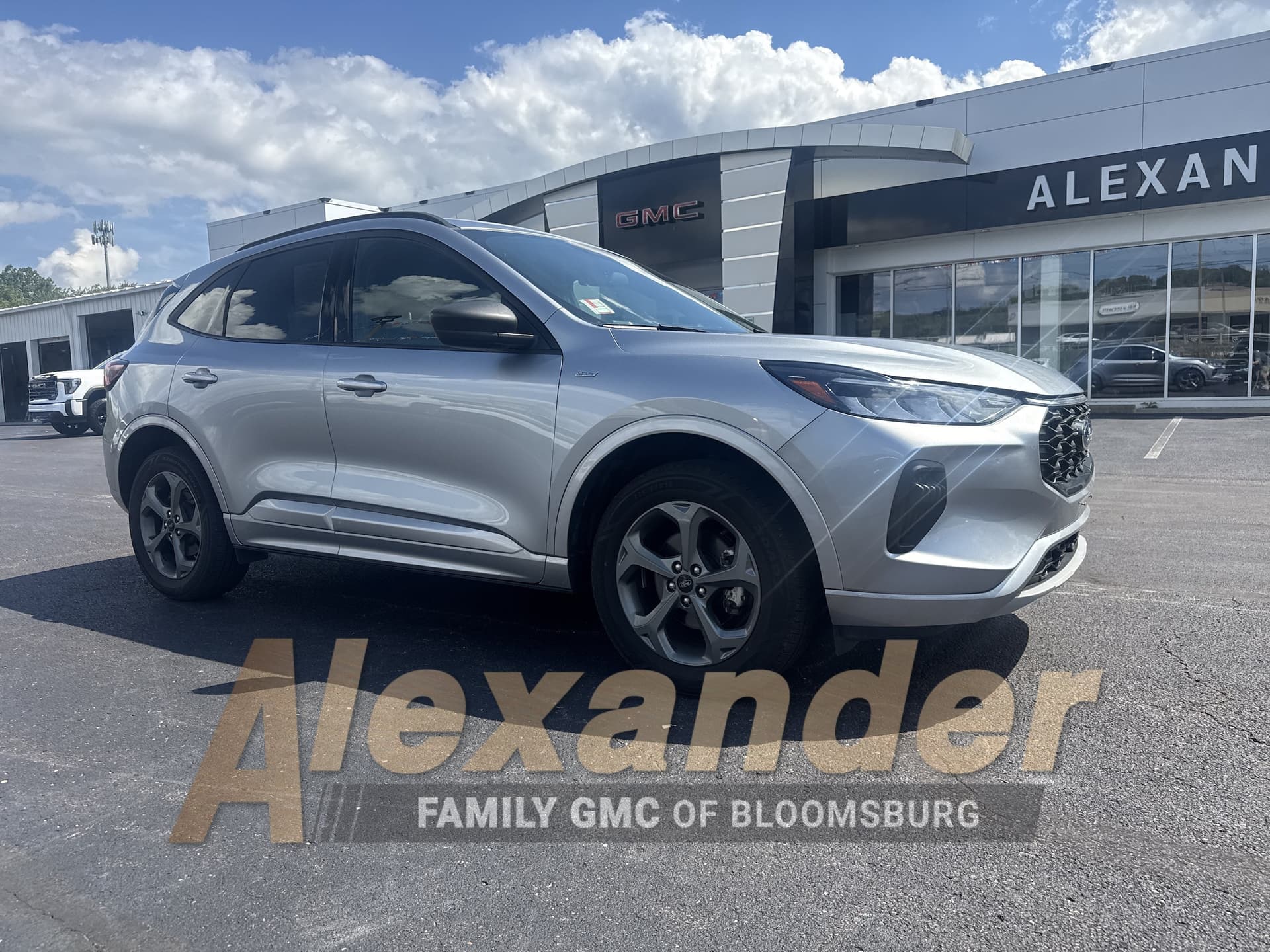 2024 Ford Escape ST-Line — photo 1 of 28