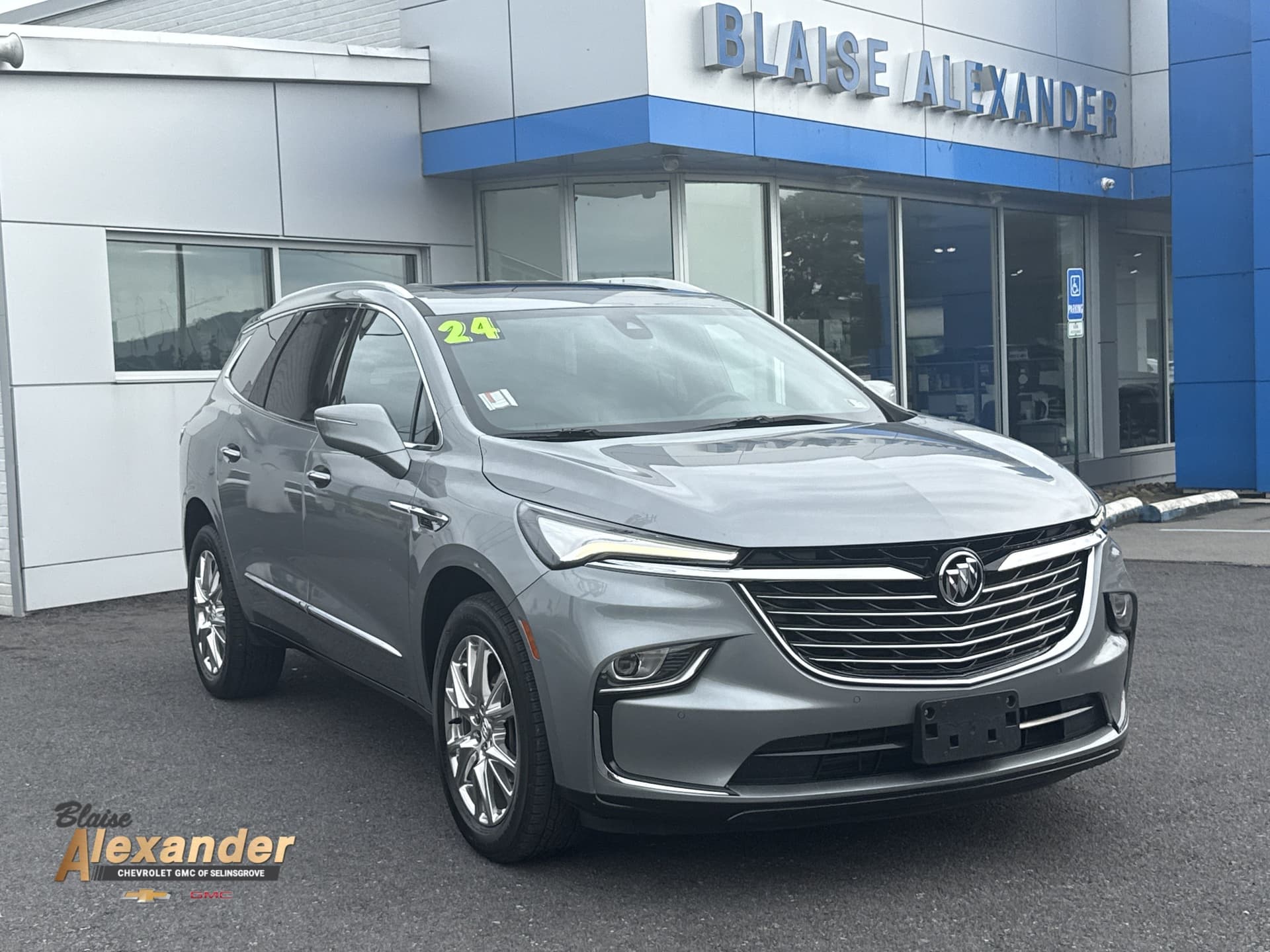 2024 Buick Enclave Essence — photo 1 of 31
