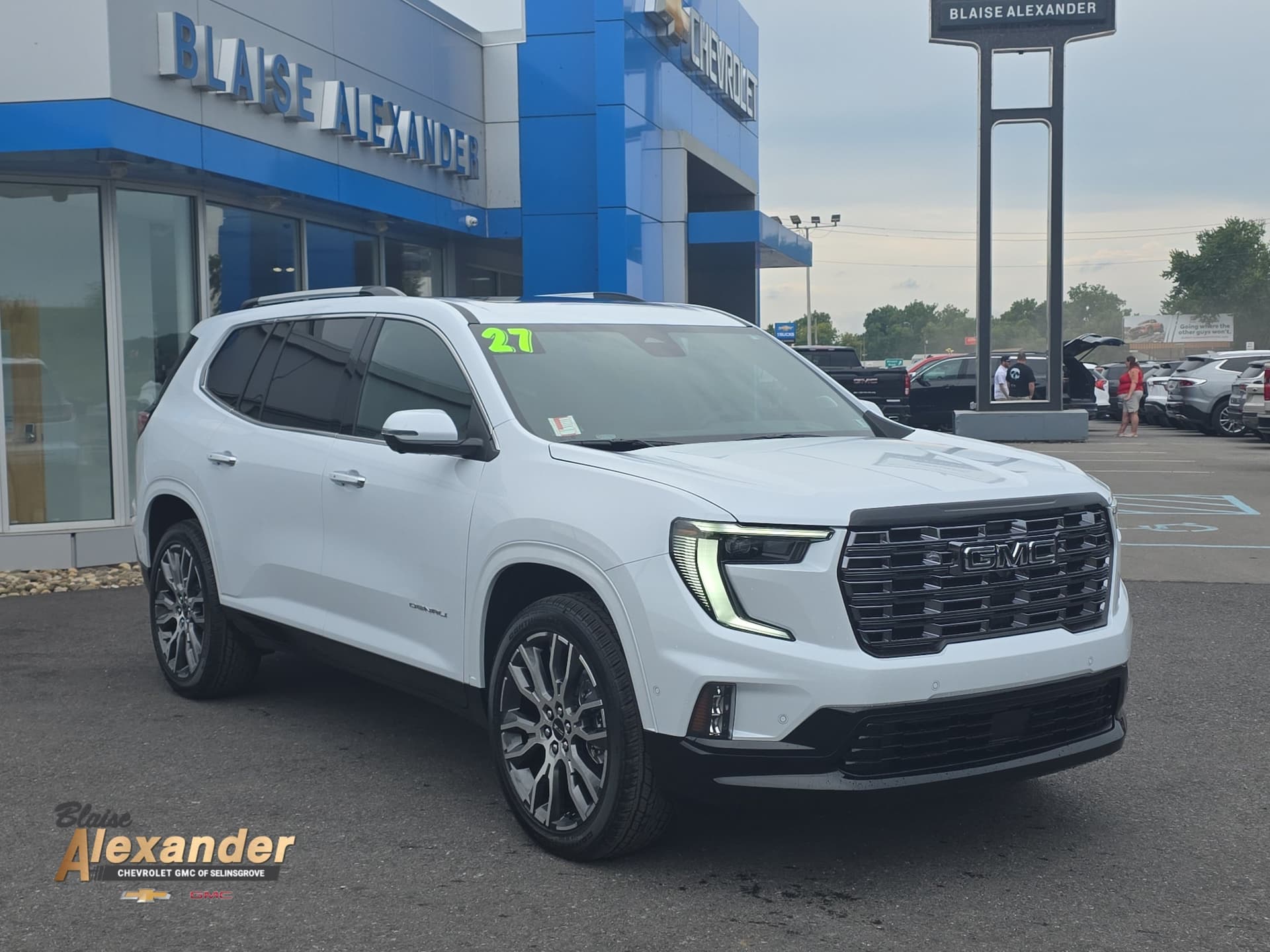 2027 GMC Acadia AWD Denali Ultimate — photo 1 of 30