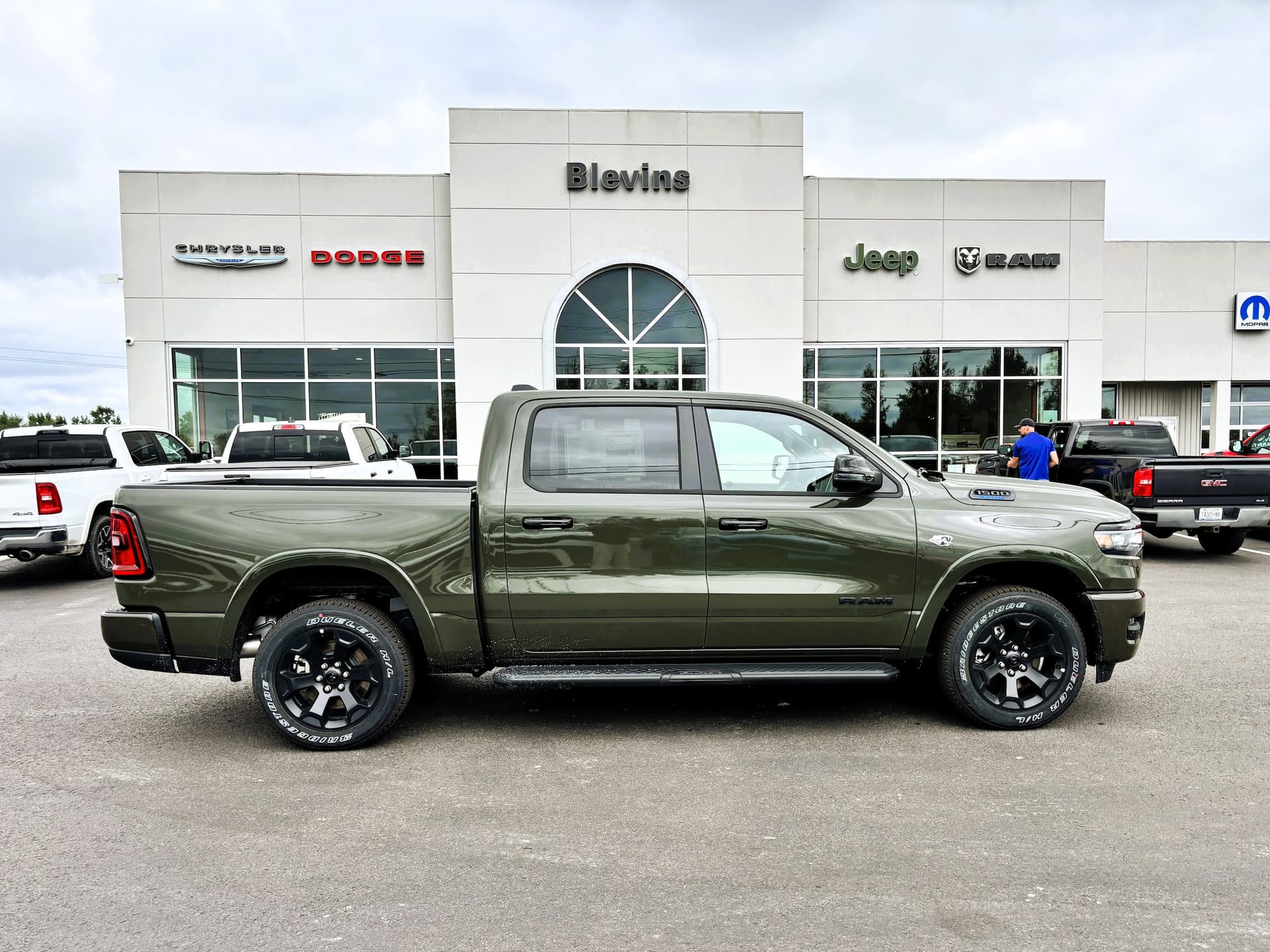 2026 RAM 1500 BIG HORN CREW CAB 4X4 5'7 BOX — photo 1 of 32