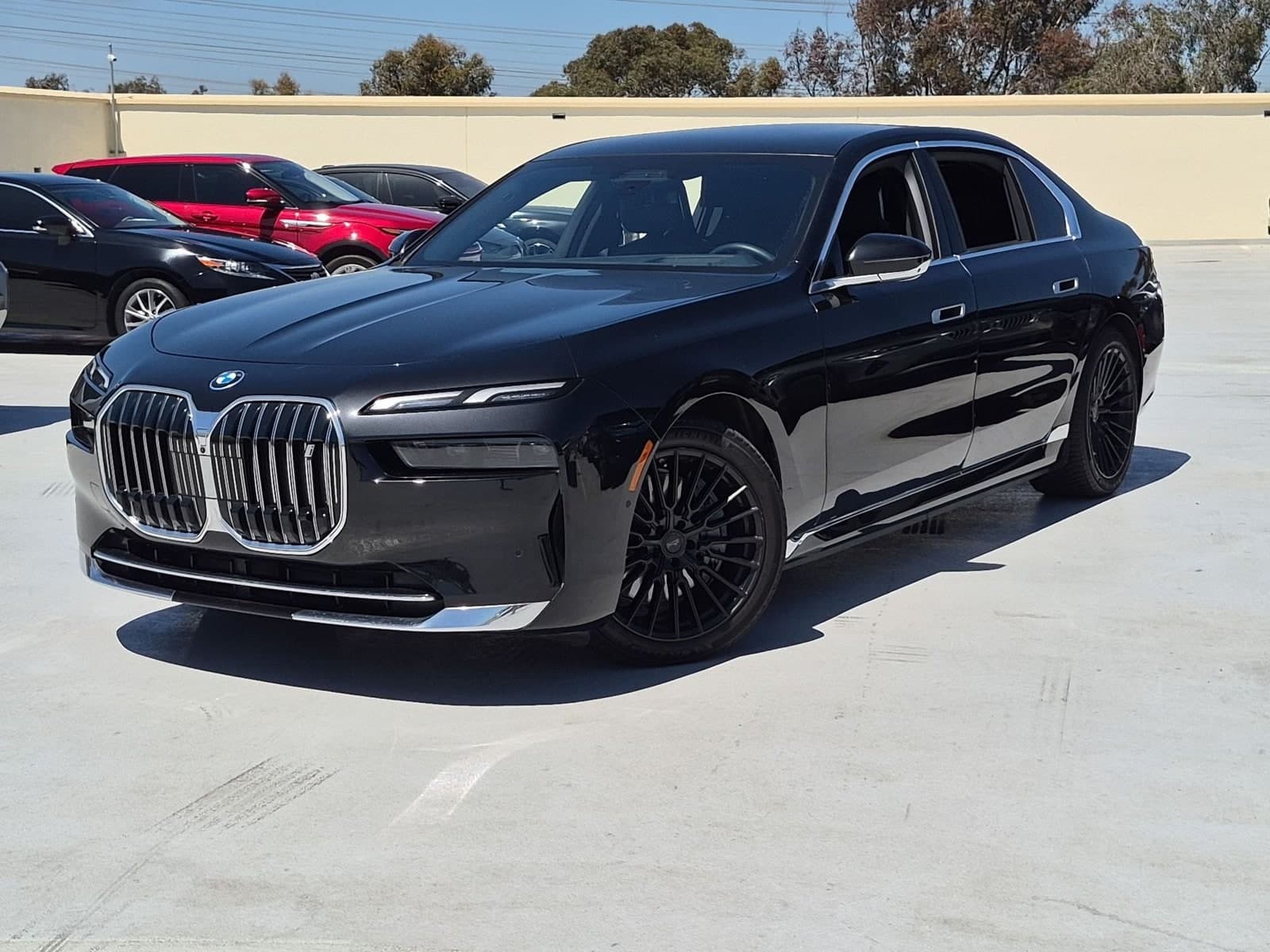 2023 BMW i7 xDrive60 — photo 1 of 15