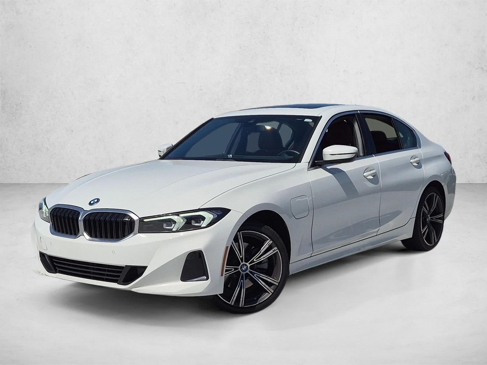 2024 BMW 330e Base — photo 1 of 15
