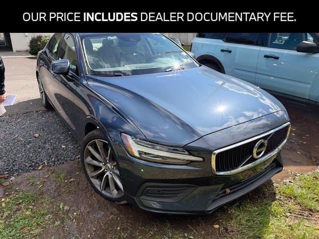 2020 Volvo S60 Momentum — photo 1 of 3