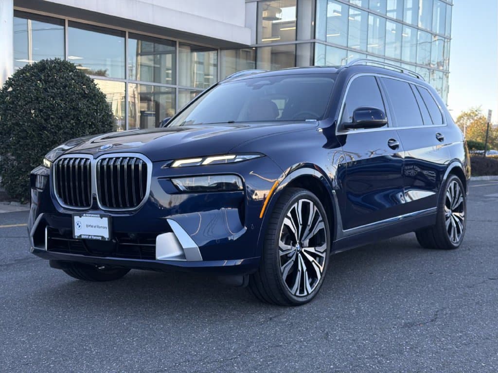 2024 BMW X7 xDrive40i — photo 1 of 29