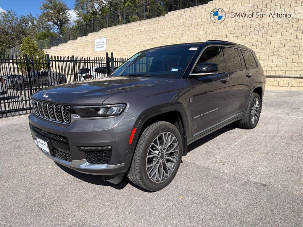 2025 Jeep Grand Cherokee L Summit — photo 1 of 5