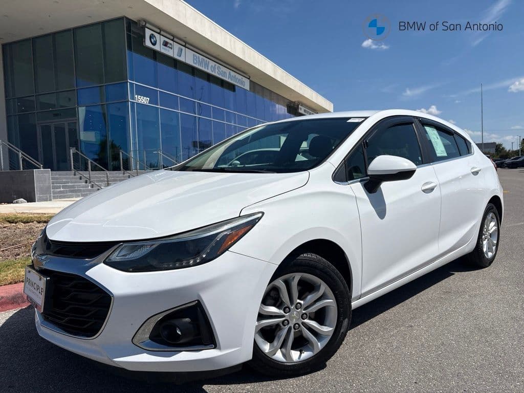 2019 Chevrolet Cruze LT — photo 1 of 30