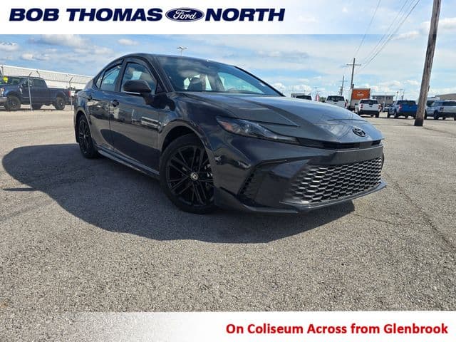 2025 Toyota Camry SE — photo 1 of 31