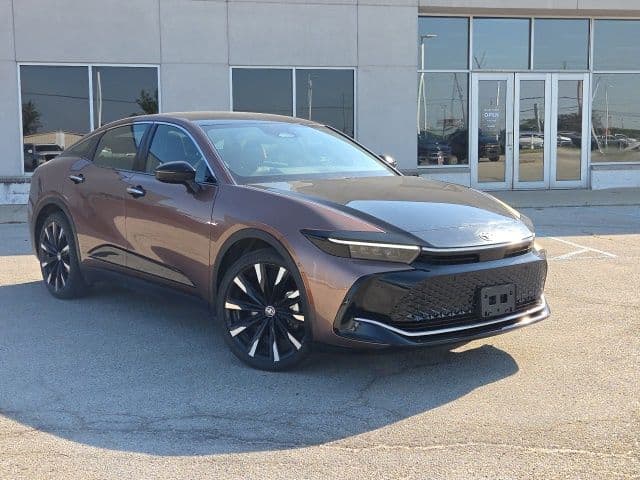 2023 Toyota Crown Platinum — photo 1 of 10