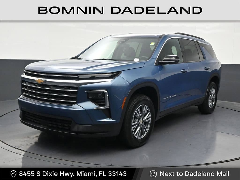 2025 Chevrolet Traverse FWD LT — photo 1 of 42