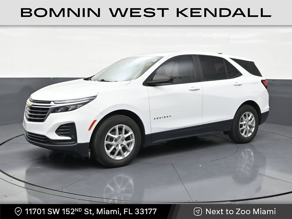 2022 Chevrolet Equinox LS — photo 1 of 30