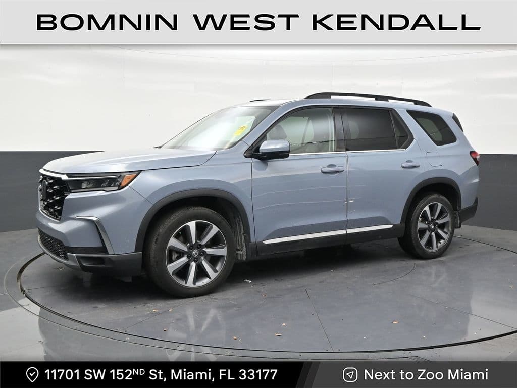 2024 Honda Pilot Touring — photo 1 of 32