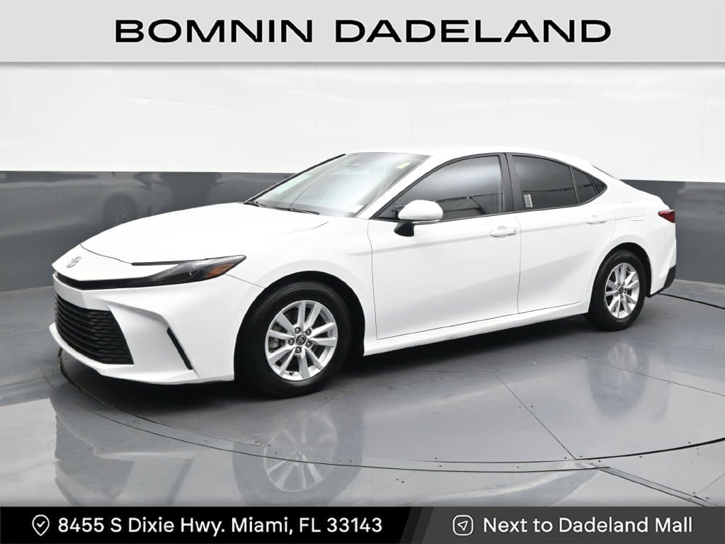 2025 Toyota Camry LE — photo 1 of 36
