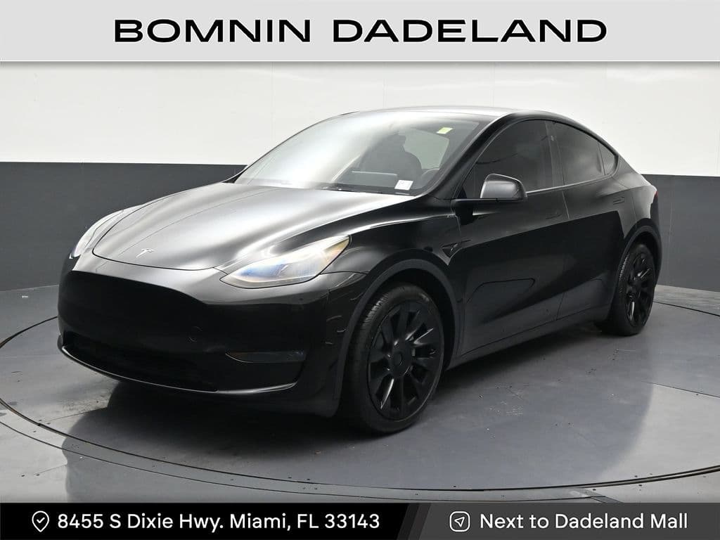 2024 Tesla Model Y Long Range — photo 1 of 39