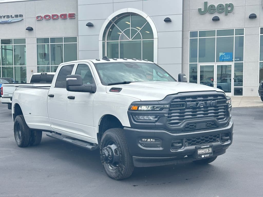 2026 RAM 3500 TRADESMAN CREW CAB 4X4 8' BOX — photo 1 of 39