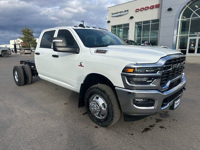 2026 RAM 3500 Chassis Cab TRADESMAN CREW 4X4 60' CA — photo 1 of 42