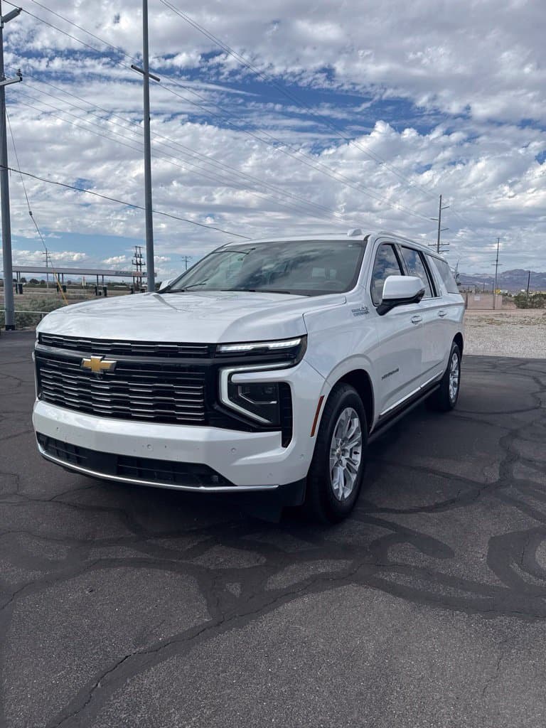 2025 Chevrolet Suburban High Country — photo 1 of 19