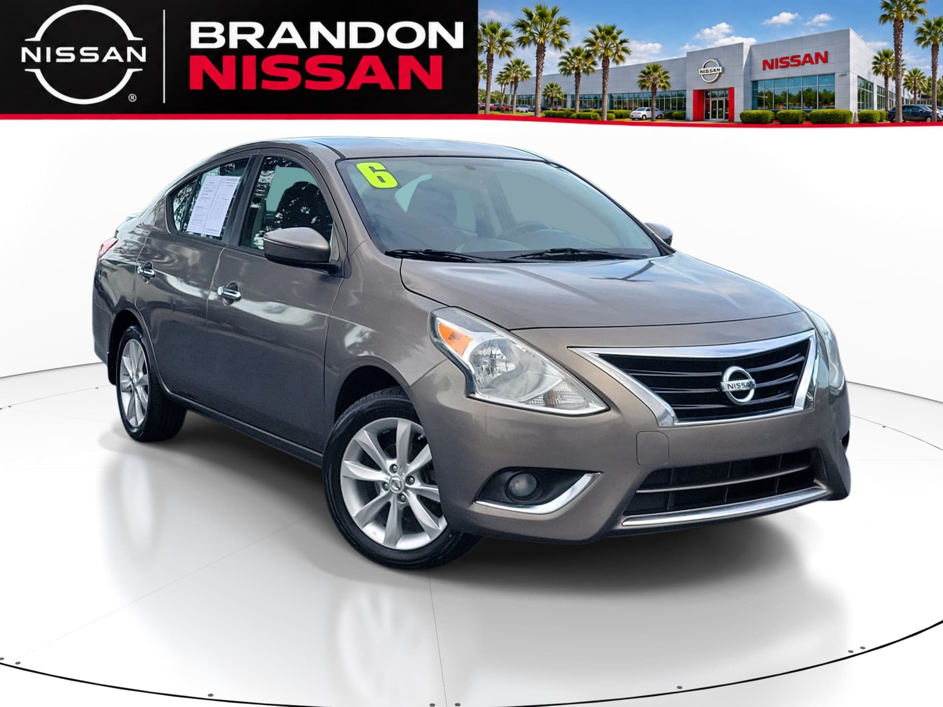 2016 Nissan Versa SL — photo 1 of 30