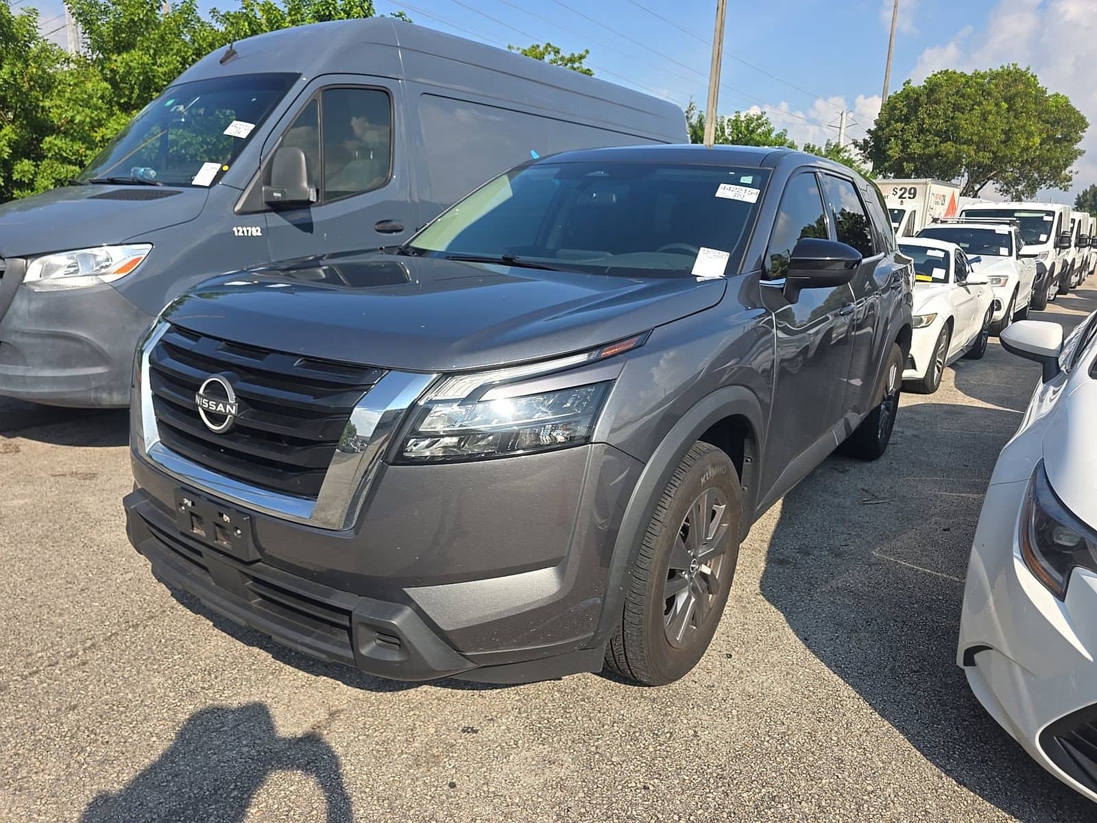 2024 Nissan Pathfinder S — photo 1 of 19