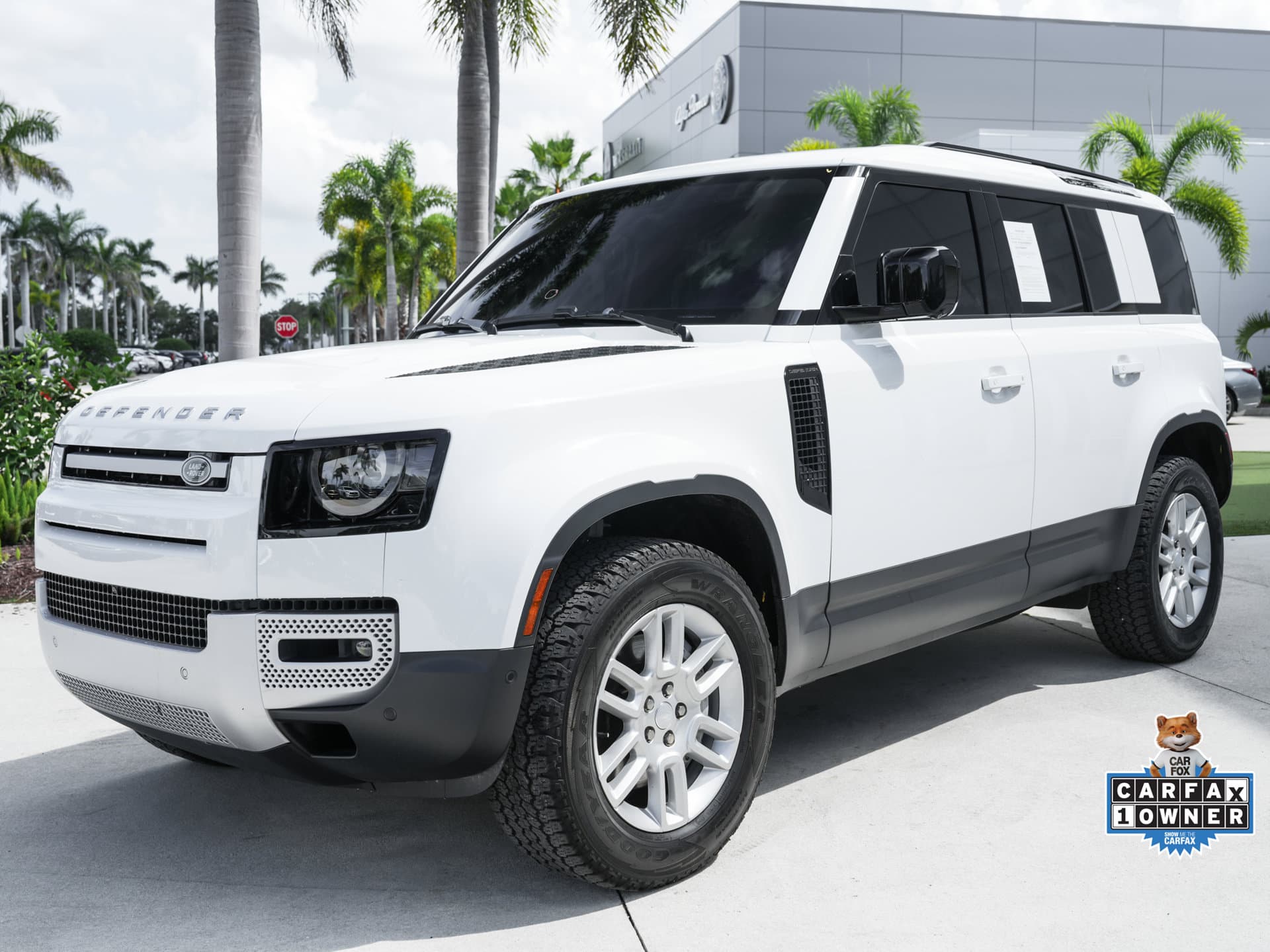 2025 Land Rover Defender S — photo 1 of 42