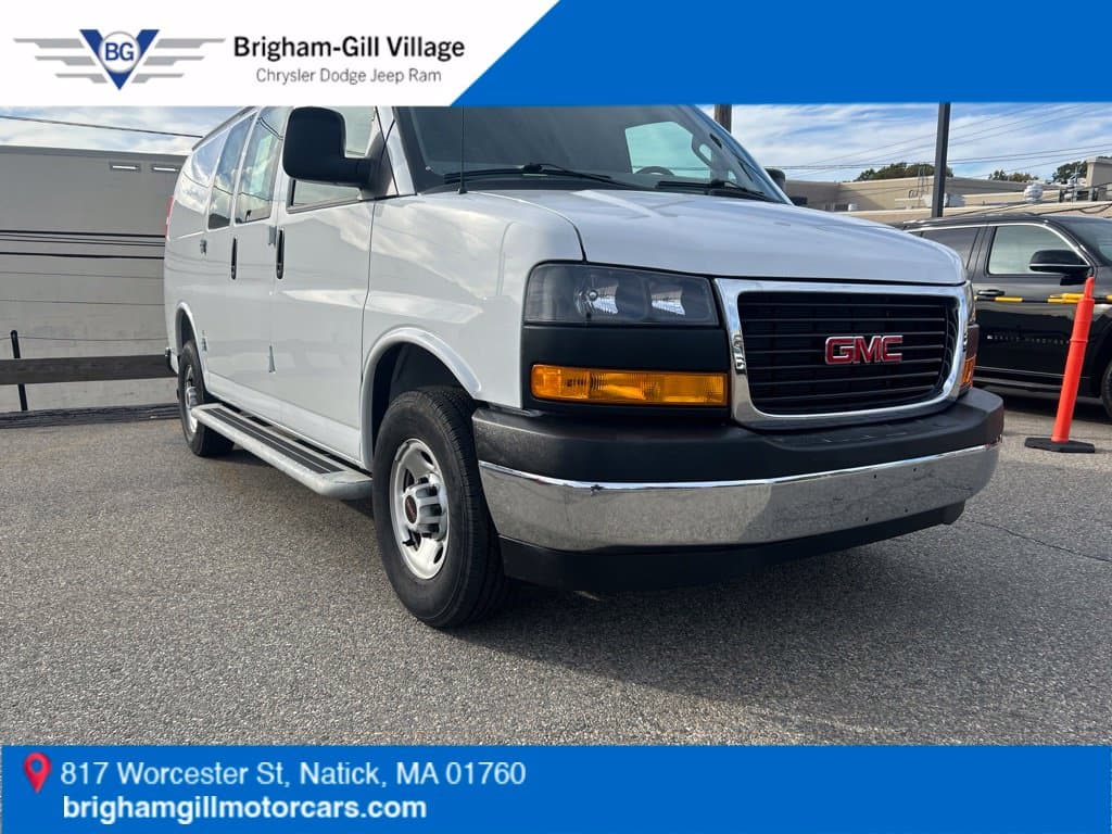 2025 GMC Savana Cargo Van Base — photo 1 of 29