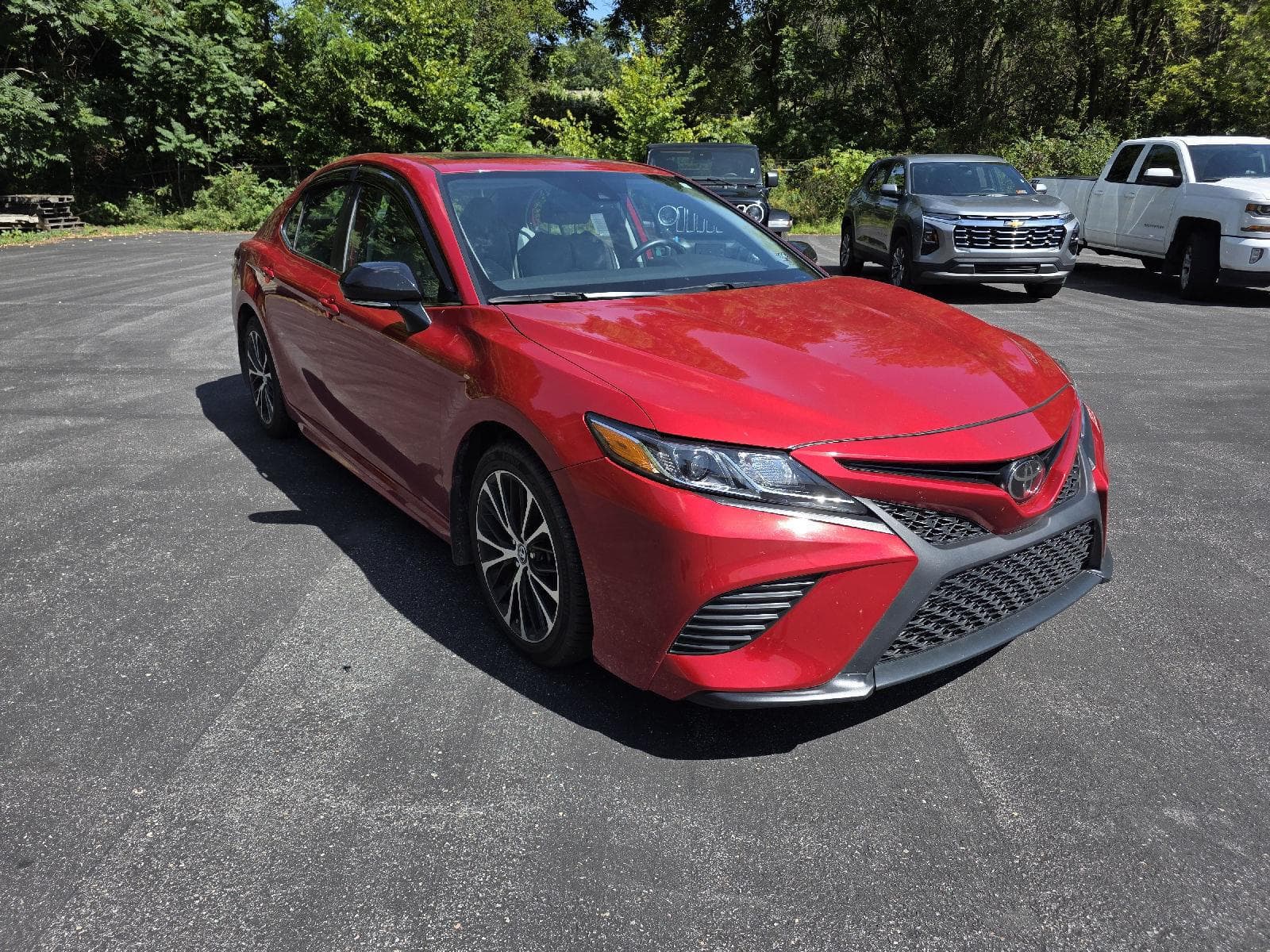 2019 Toyota Camry LE — photo 1 of 12