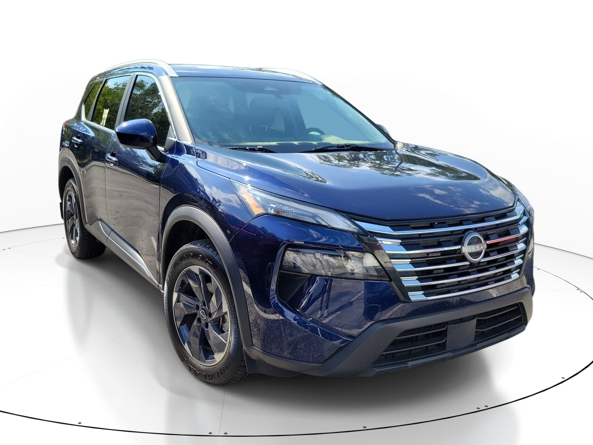 2025 Nissan Rogue SV — photo 1 of 10
