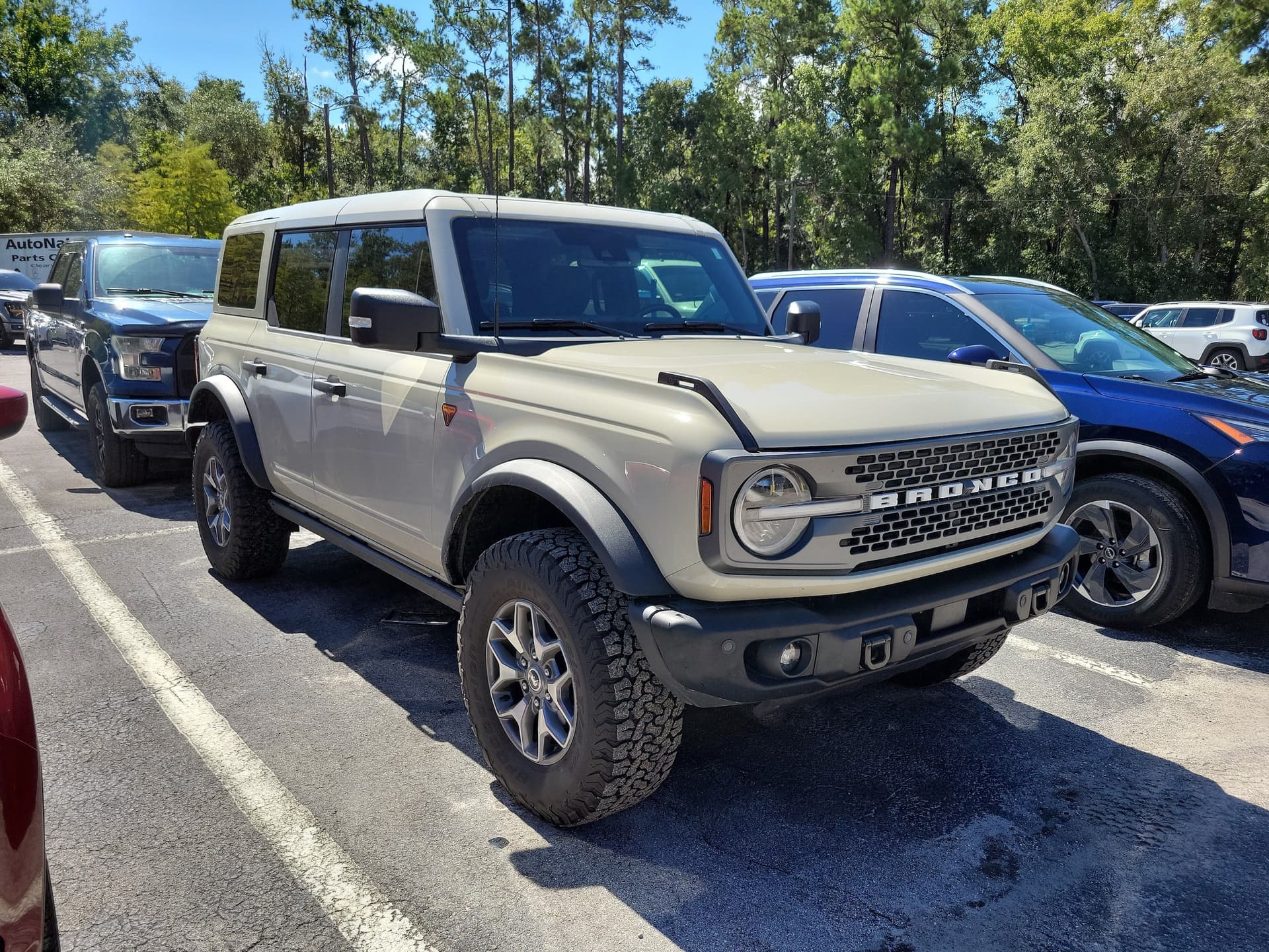 2025 Ford Bronco Badlands — photo 1 of 10