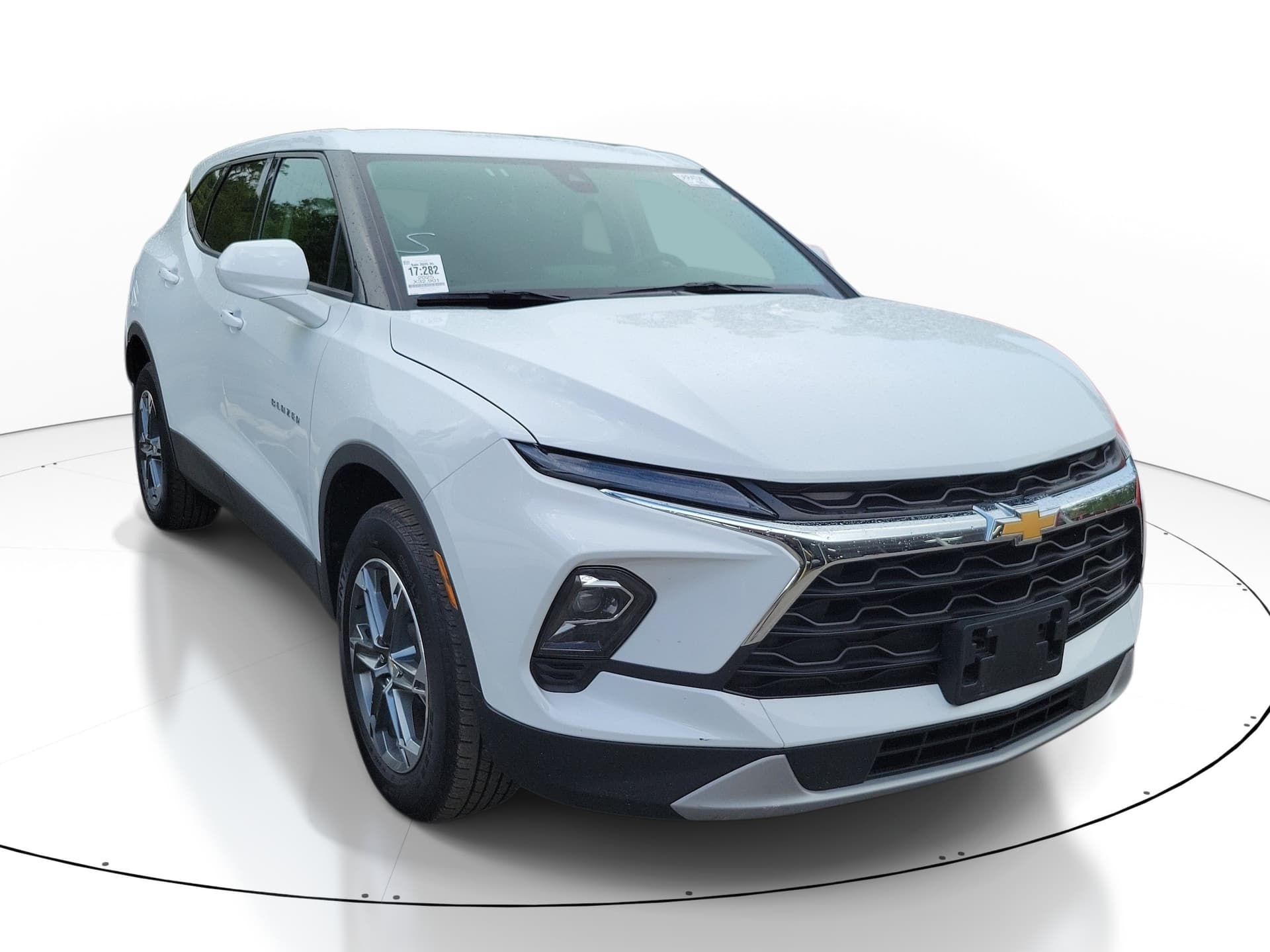 2025 Chevrolet Blazer LT — photo 1 of 10