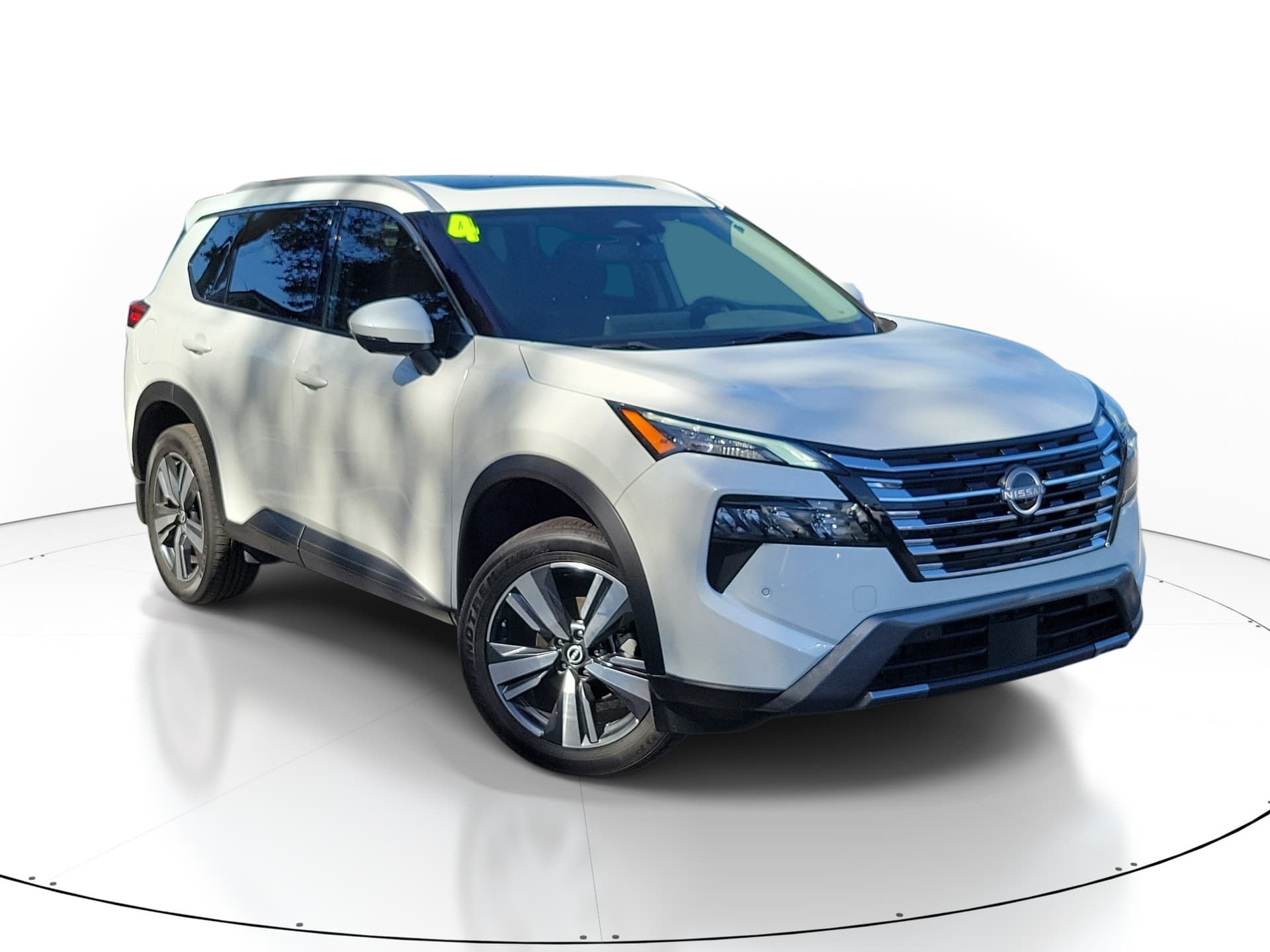 2024 Nissan Rogue SL — photo 1 of 33